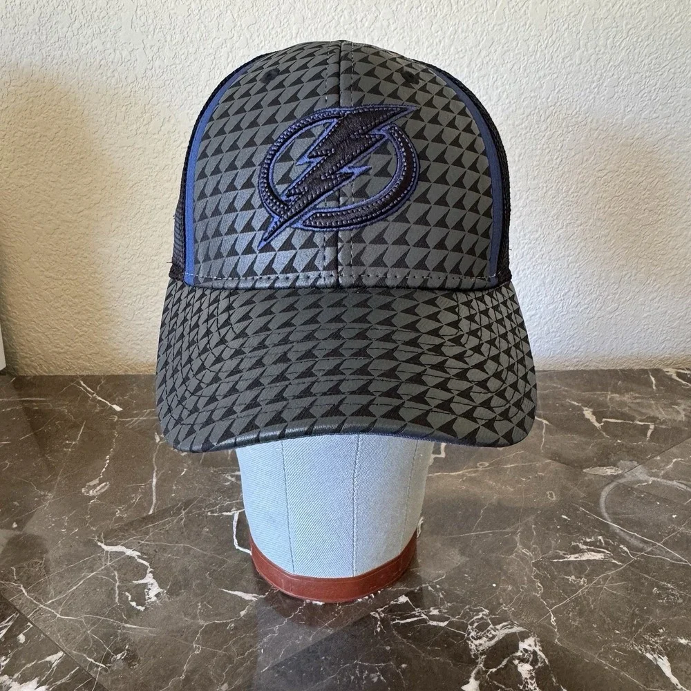 TAMPA BAY LIGHTNING Ball Hat, Grey, Blue And Black Reebok NHL adult size S/M
